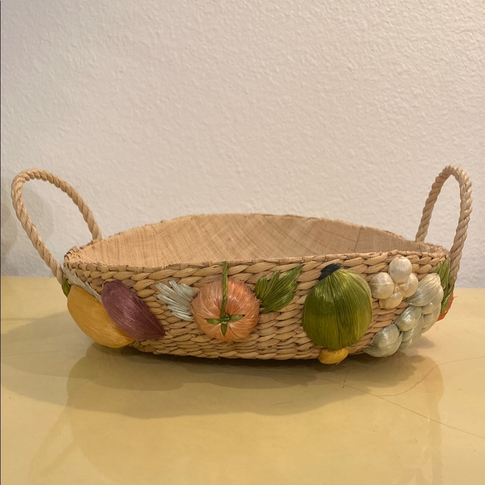 Vintage Woven Raffia‎ Straw Round Casserole Basket.  Handles.  Colorful Veggie